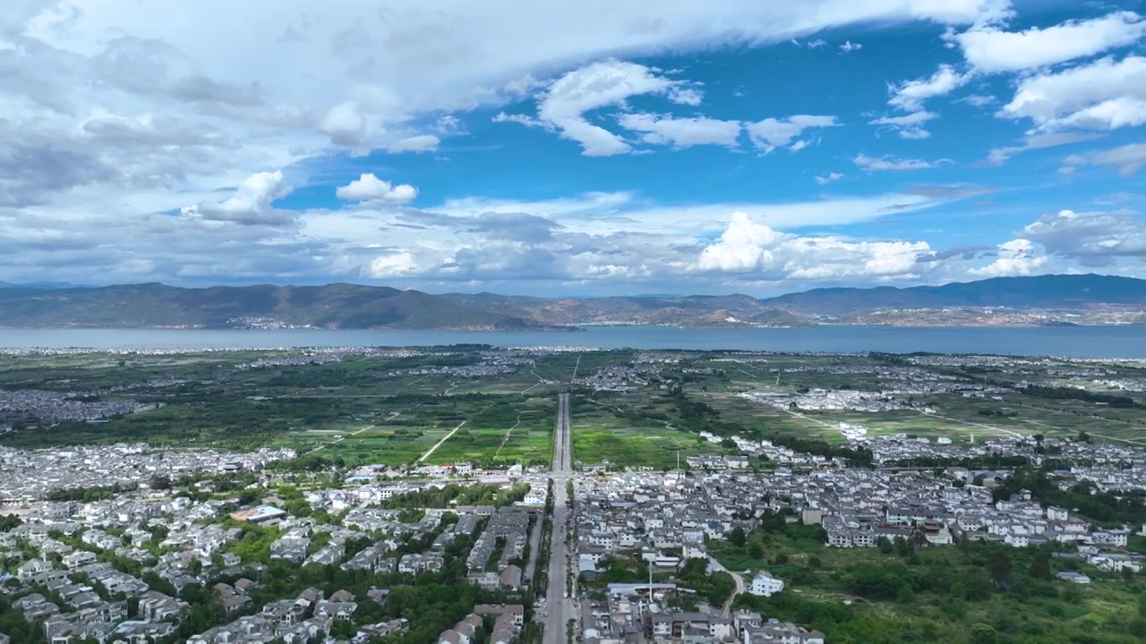 航拍云南旅游大理洱海乡村田园风景视频素材