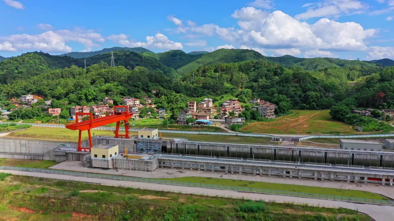 航拍横州市西津水利发电站视频素材