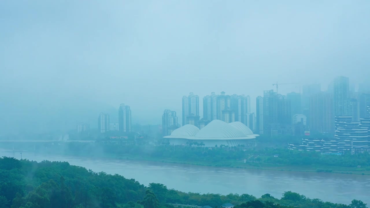 南宁五象新区城市高楼建筑与邕江雨雾缭绕视频素材