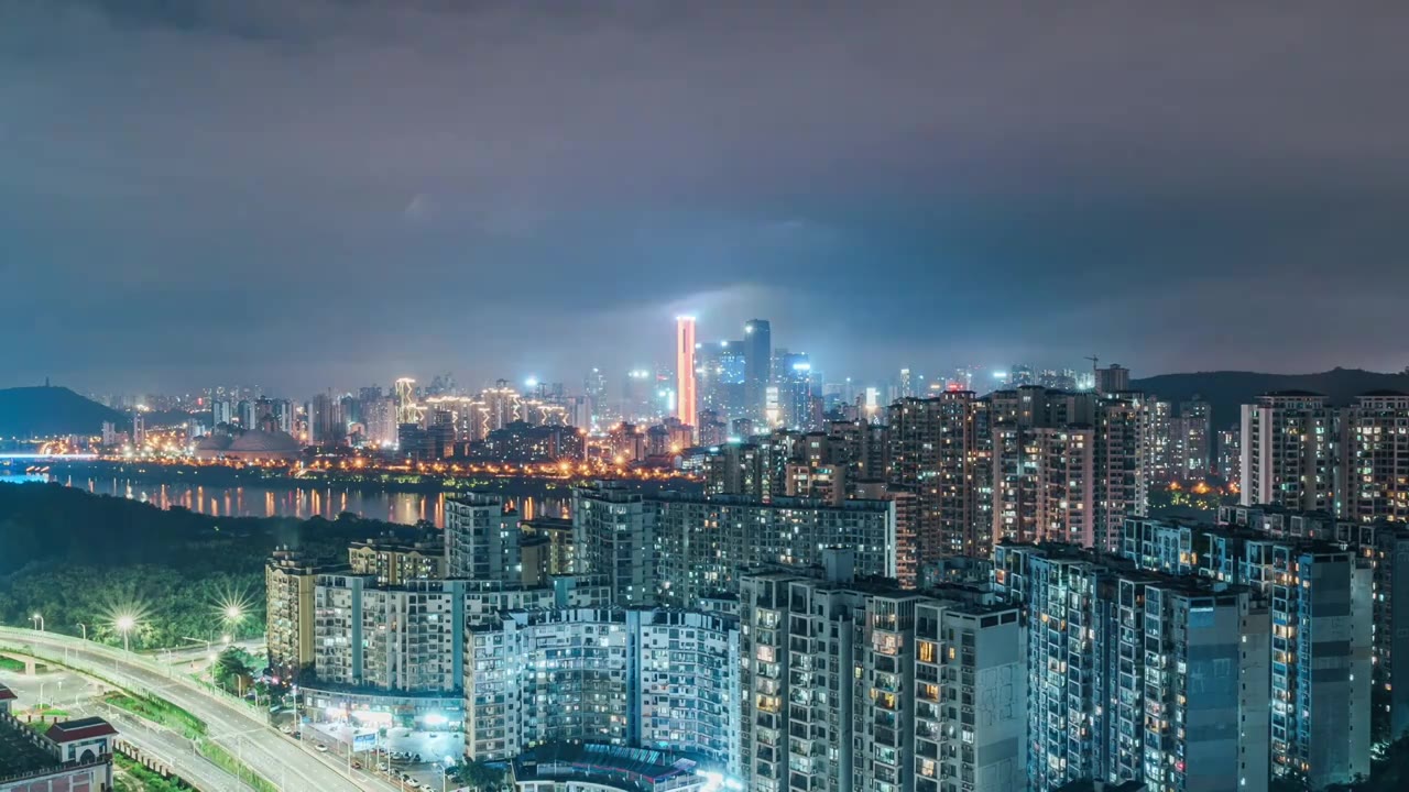 云雾缭绕的南宁五象新区摩天大楼夜景灯光视频素材