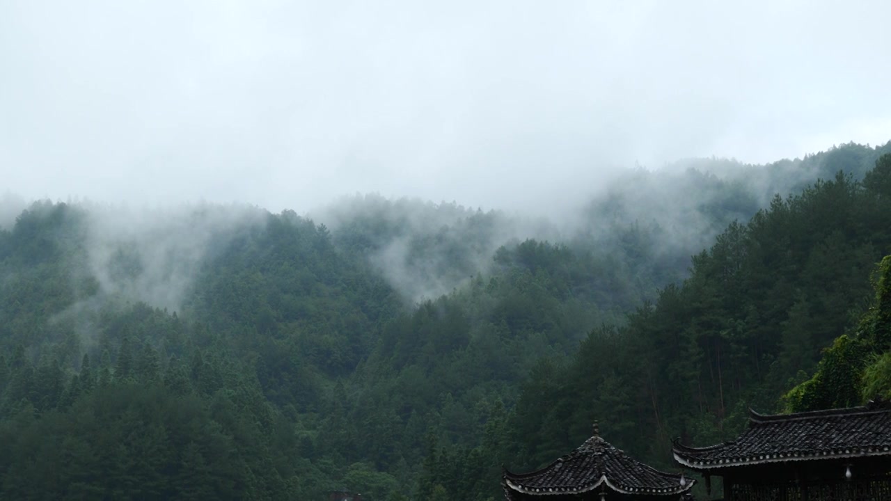 贵州西江千户苗寨|烟雨朦胧的大山（实拍未调色）视频素材