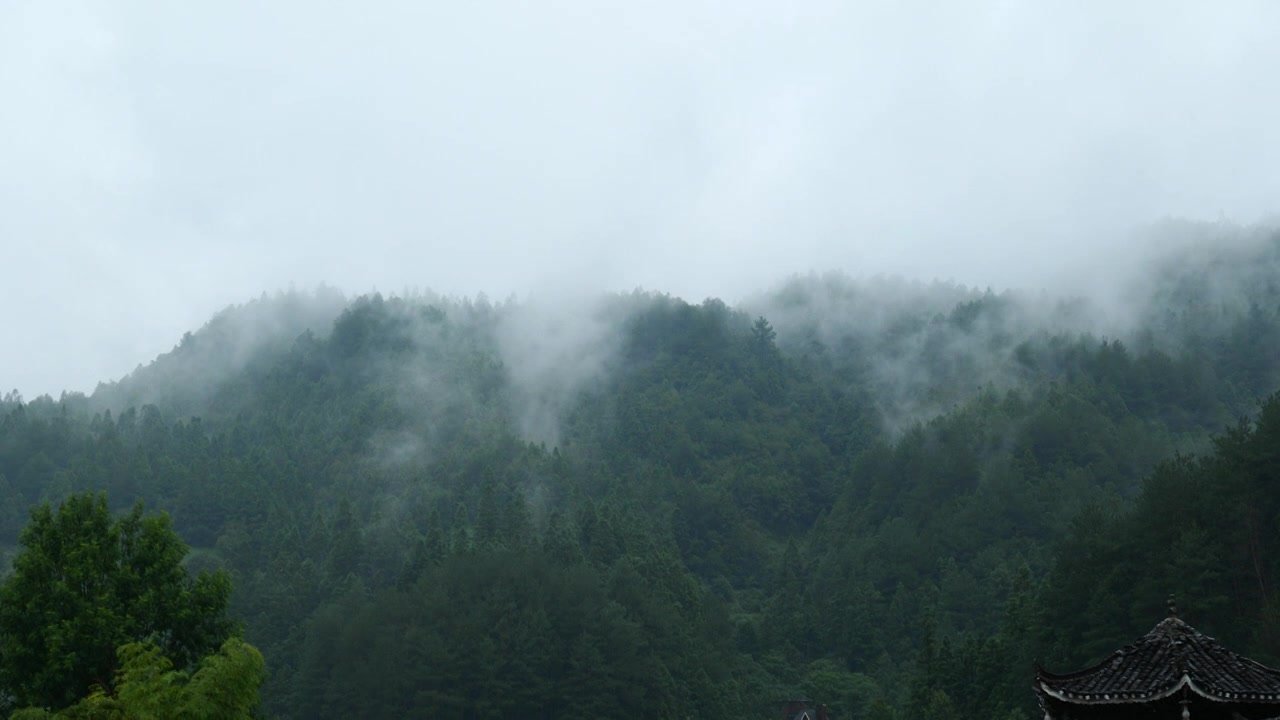 贵州西江千户苗寨|烟雨朦胧的大山（实拍未调色）视频素材