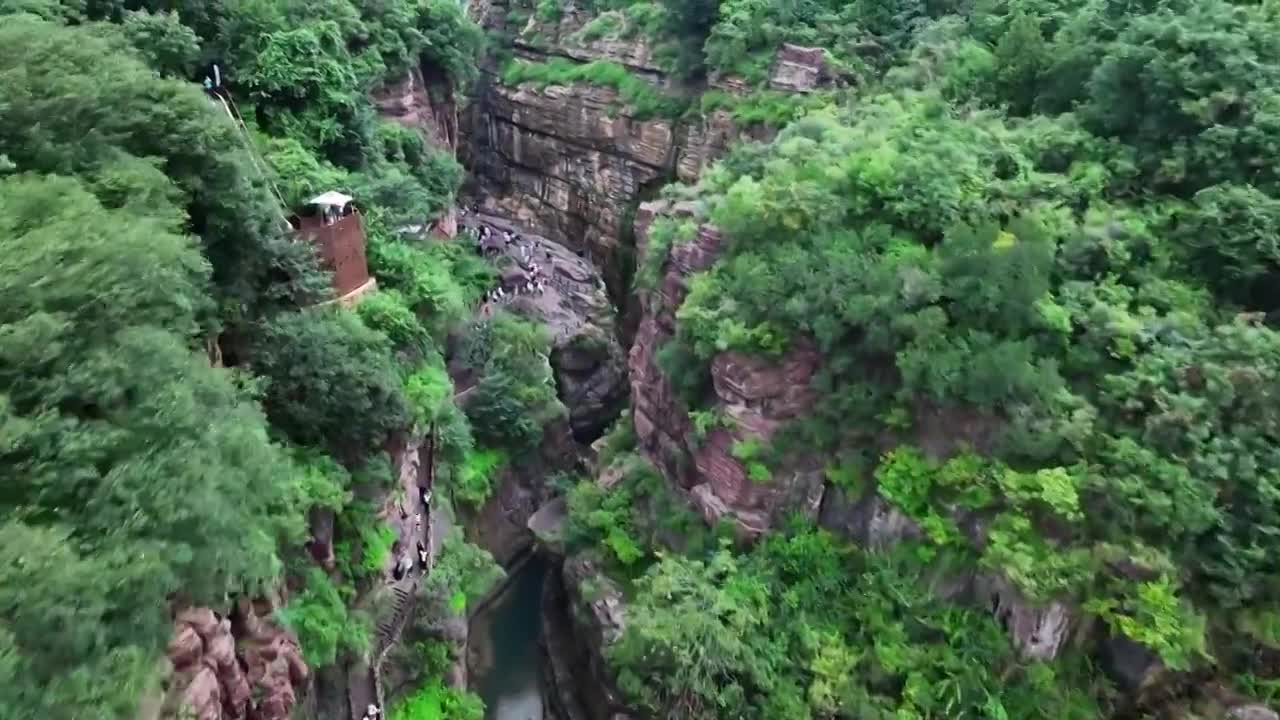 焦作云台山茱萸峰红石峡潭瀑峡瀑布视频下载