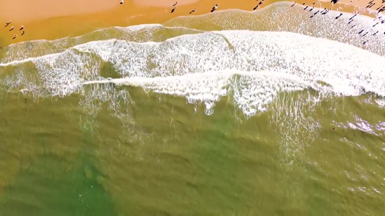 航拍视角大海沙滩海浪自然风景视频素材