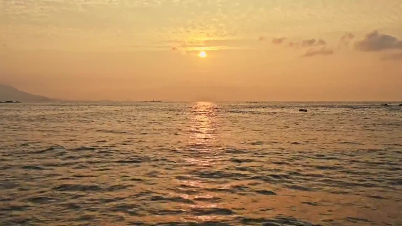 大海海上日出水面水波纹满画幅水视频素材