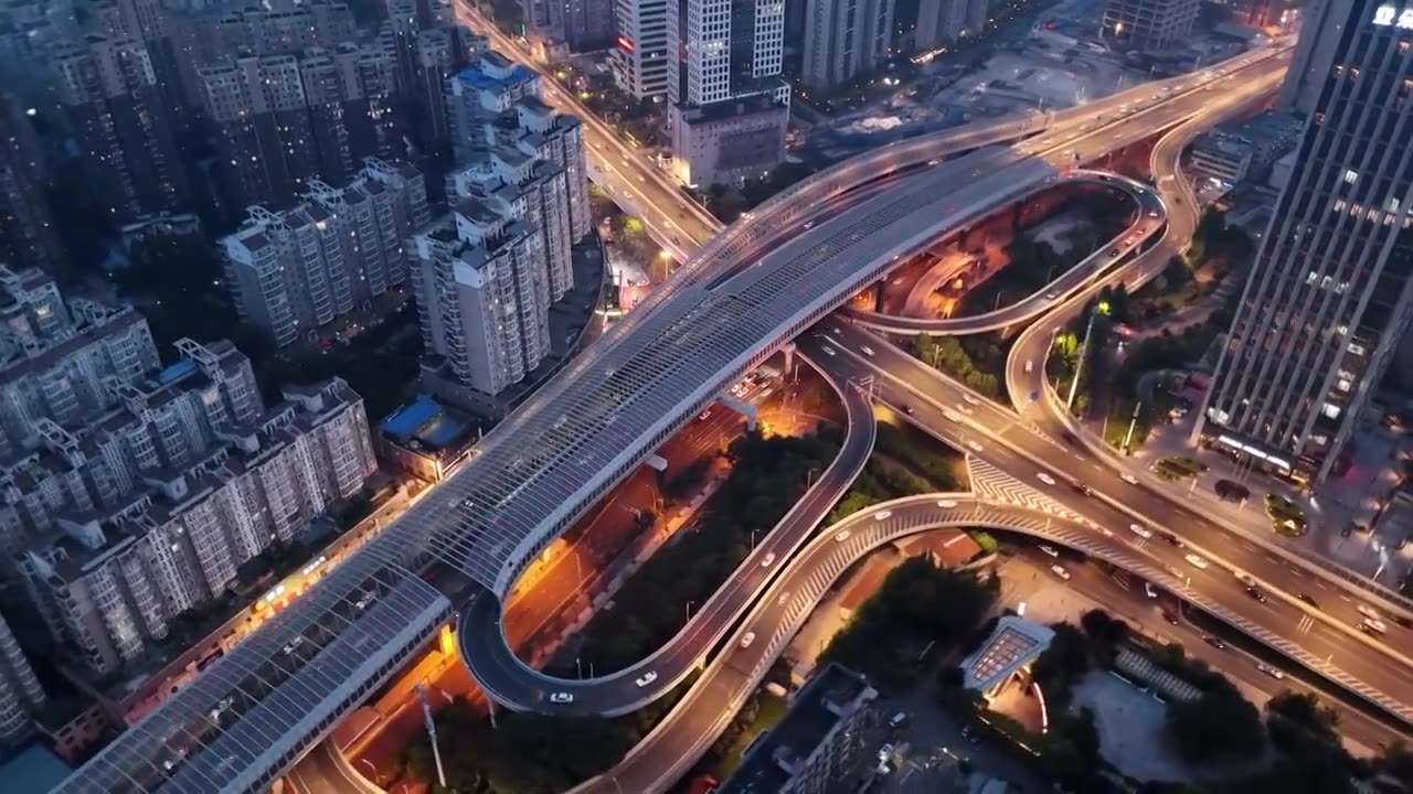 武汉洪山区尤李立交，城市风光夜景俯拍视频素材