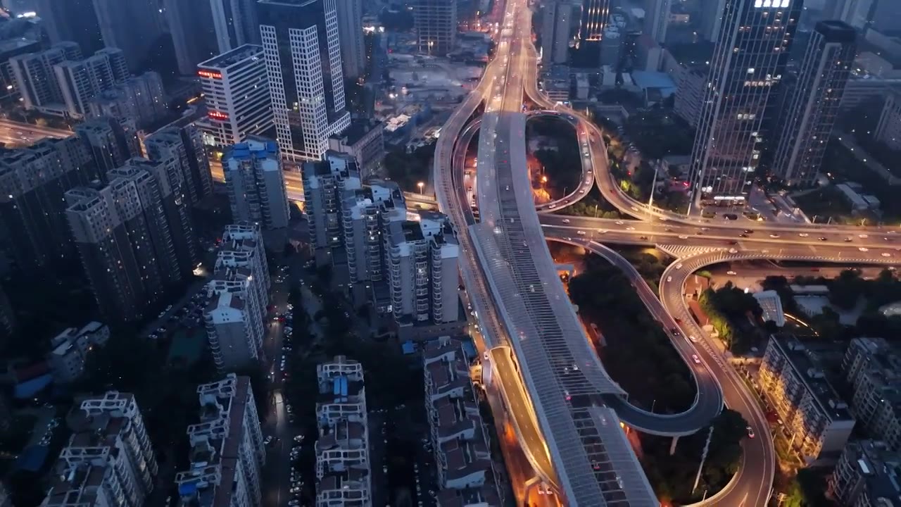 武汉洪山区尤李立交，城市风光夜景俯拍视频下载