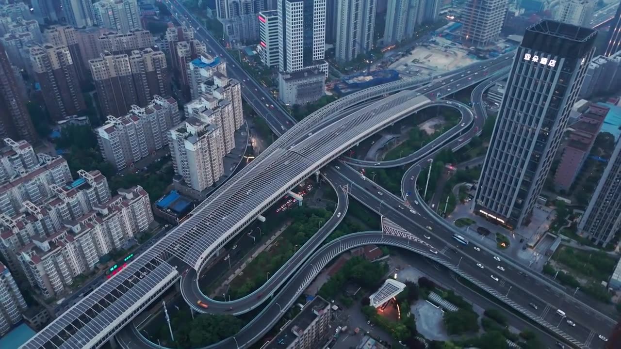 武汉洪山区尤李立交，城市风光夜景航拍视频素材