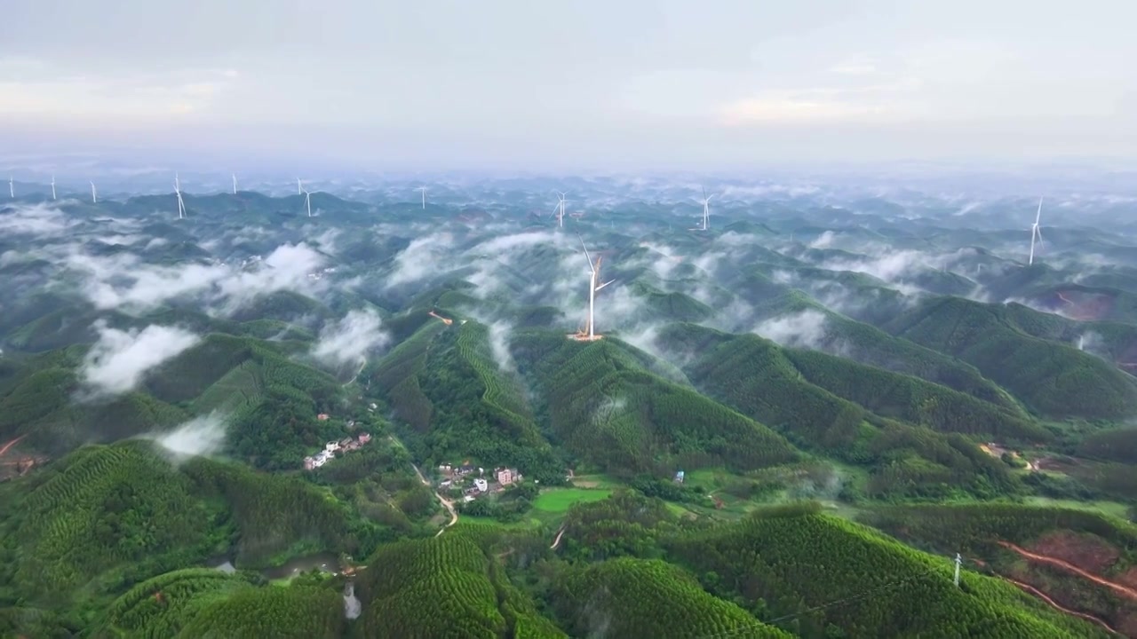 风力发电机风车清洁能源电力电网国家电网发电视频素材