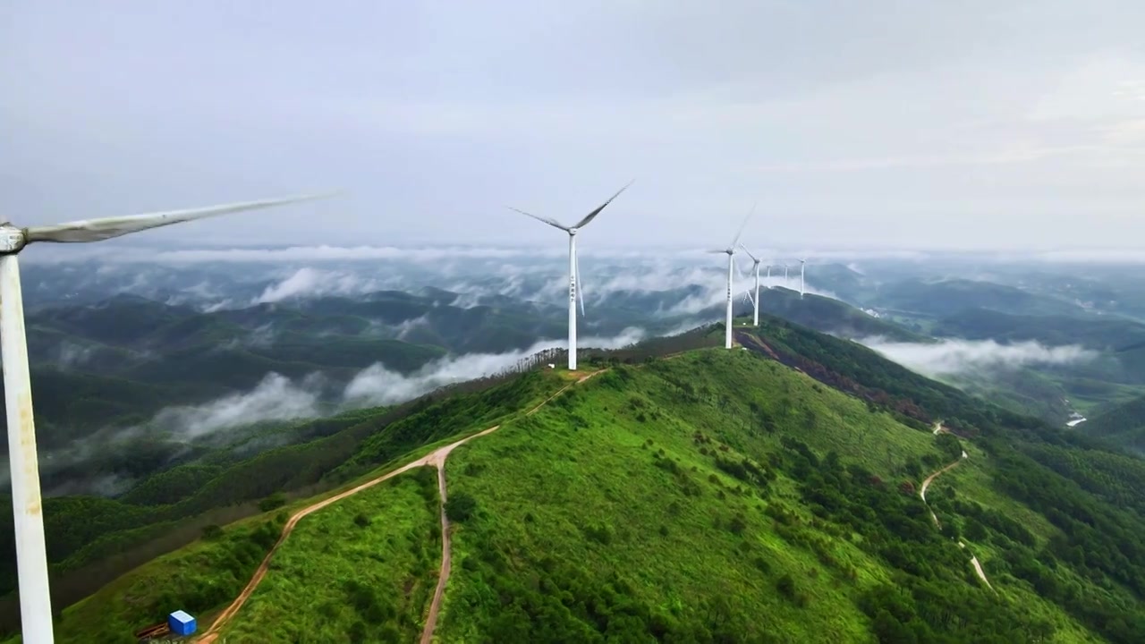 风力发电机风车清洁能源电力电网国家电网发电视频素材