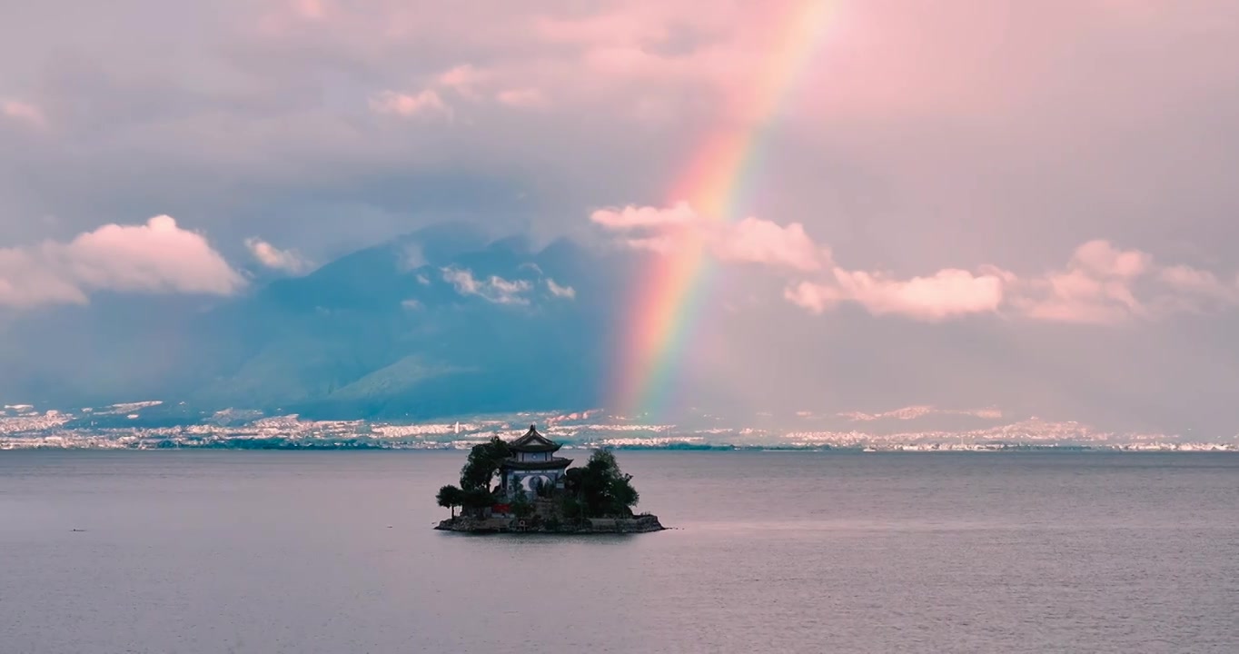 云南大理苍山洱海的彩虹湖泊岛屿风景视频素材