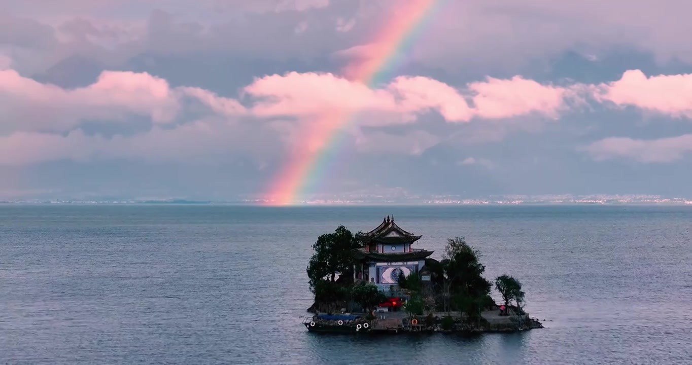 云南大理苍山洱海的彩虹湖泊岛屿风景视频素材