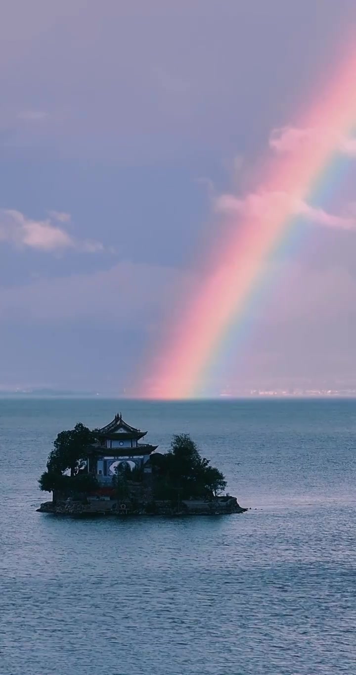 云南大理苍山洱海的彩虹湖泊岛屿风景视频素材