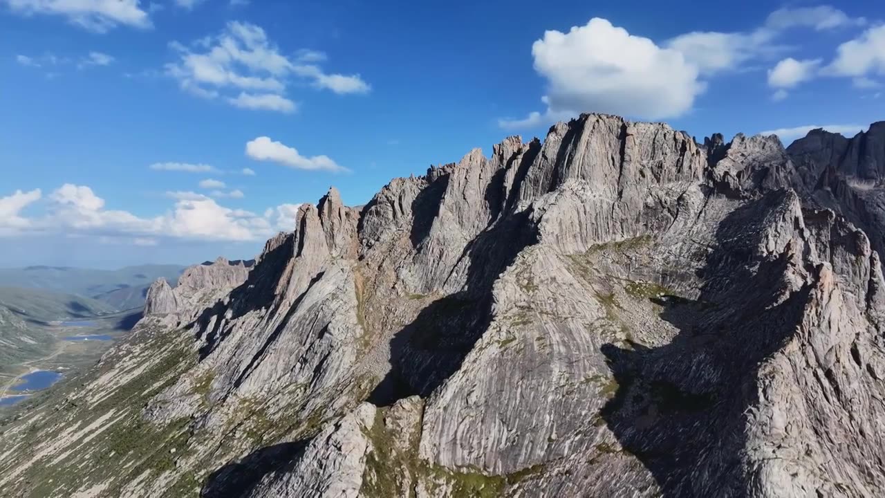 四川阿坝县莲宝叶则景区，自然山脉旅行航拍视频素材