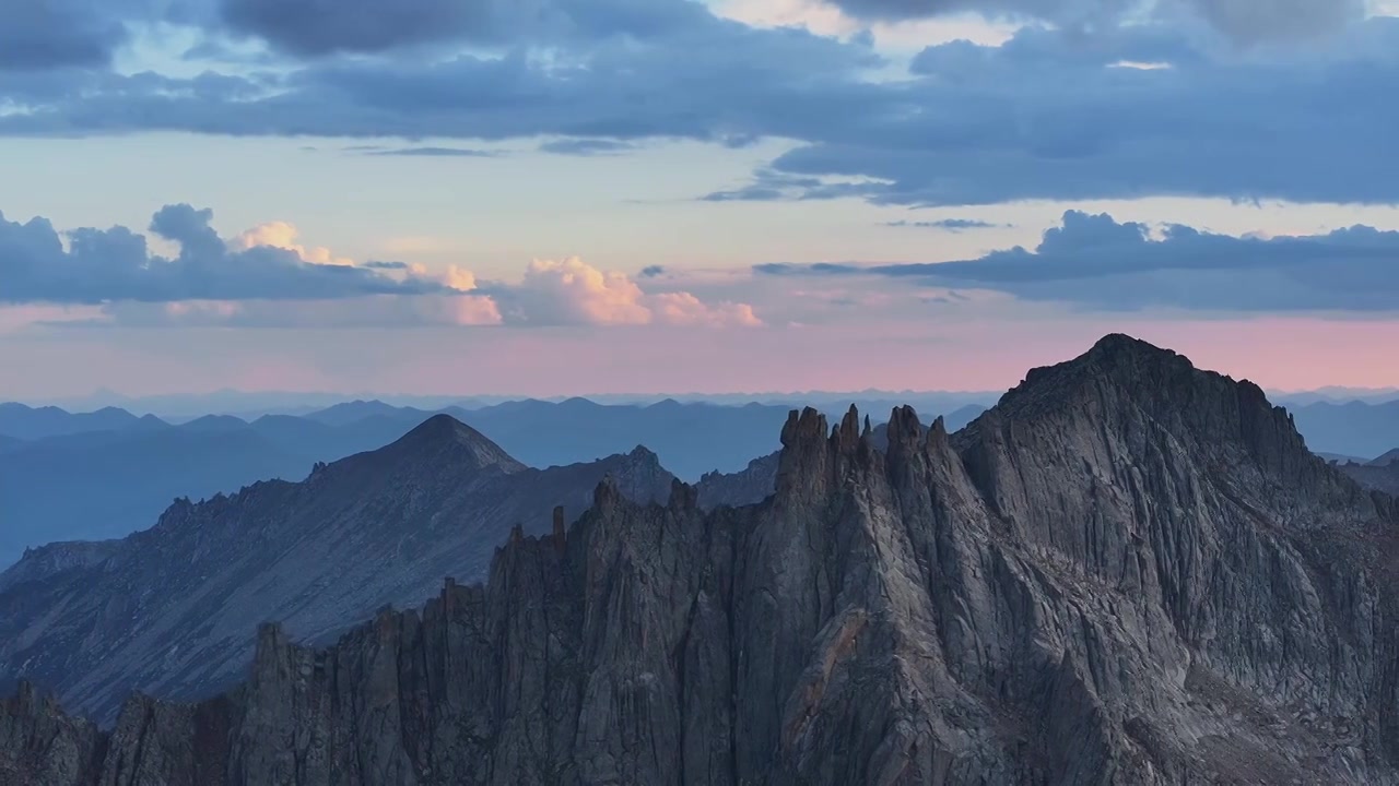 四川阿坝县莲宝叶则景区，自然山脉旅行航拍视频素材