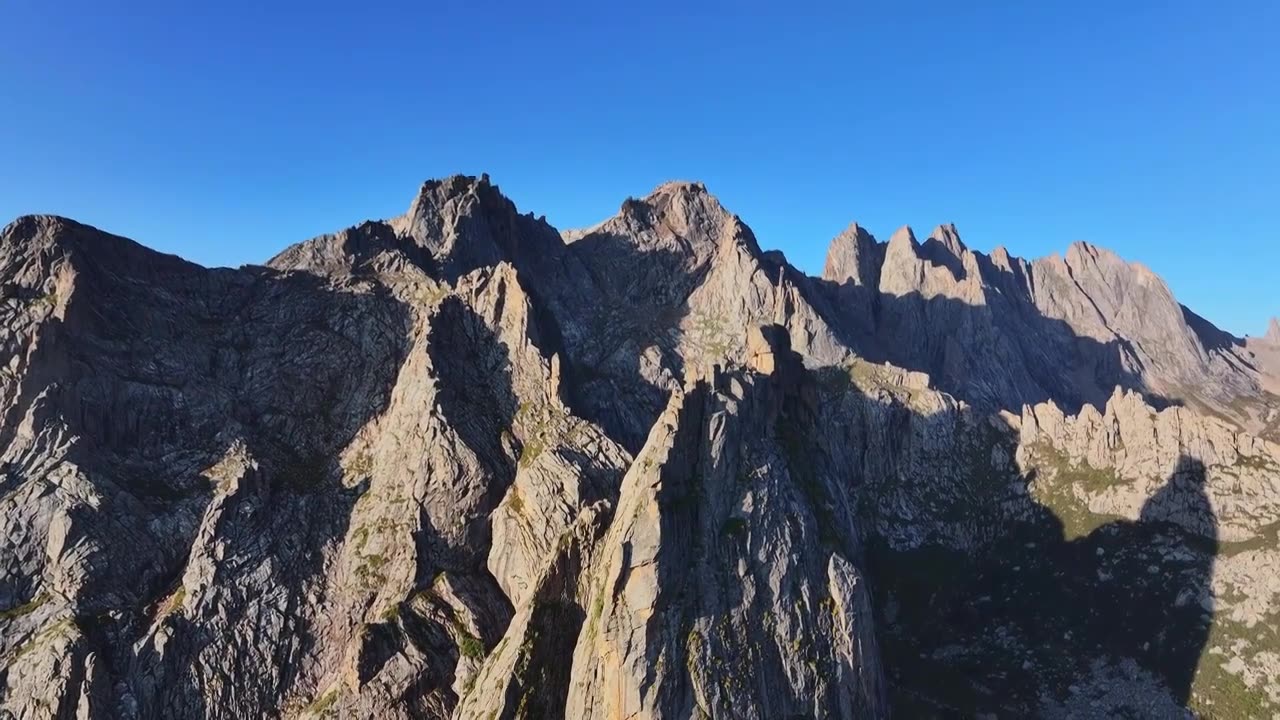 四川阿坝县莲宝叶则景区，自然山脉旅行航拍视频素材