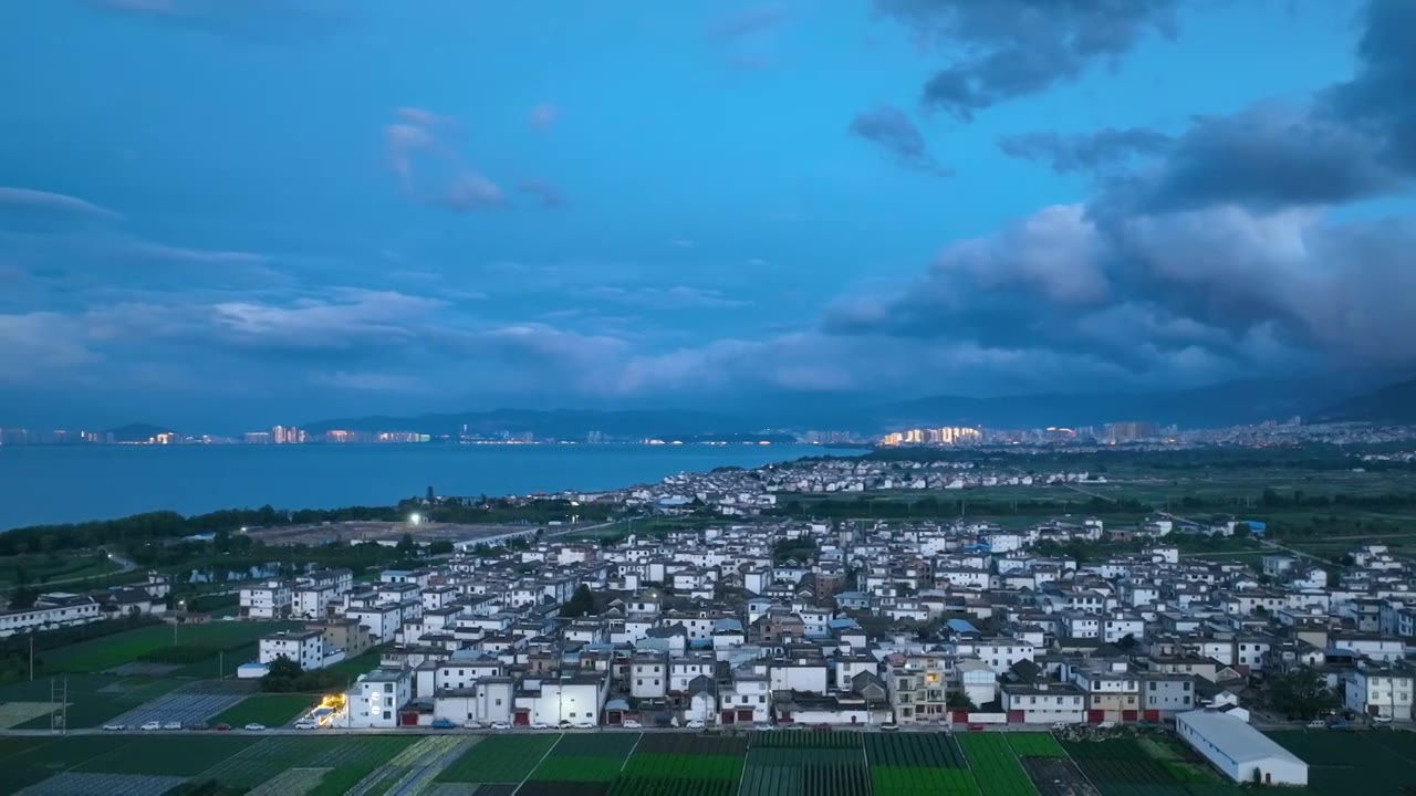 航拍云南旅游大理洱海乡村田园风景视频素材