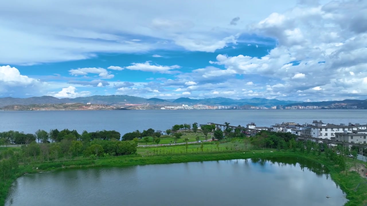 航拍云南旅游大理洱海湖景自然风景视频素材