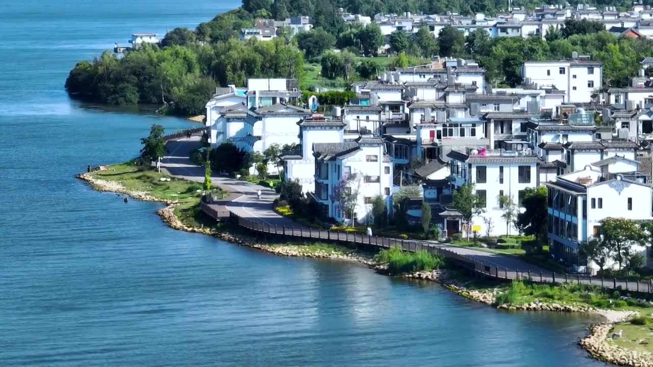 航拍云南旅游大理洱海生态廊道S湾湖景视频素材