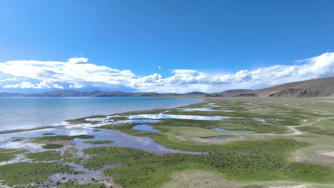 航拍西藏旅游圣湖纳木错自然湖景视频素材