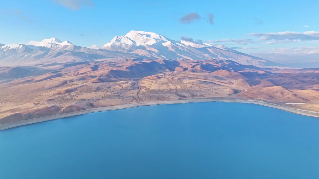 中国西藏阿里地区拉昂错纳木那尼峰日出风光视频下载