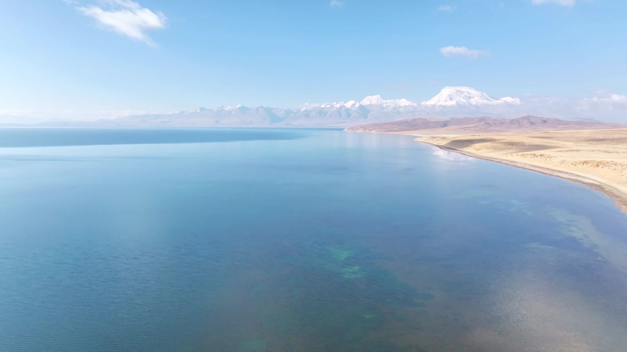 中国西藏阿里地区圣湖玛旁雍措纳木那尼峰航拍视频下载