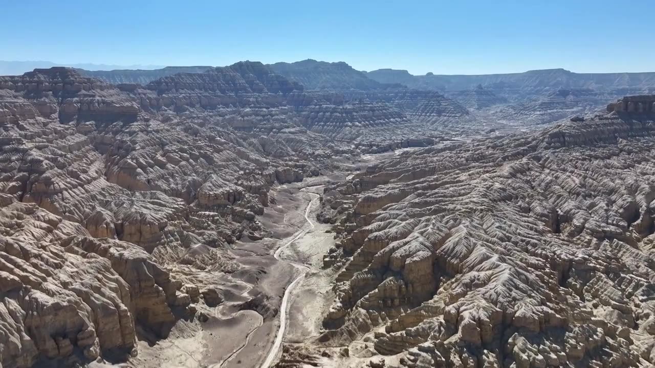 中国西藏阿里地区札达玛朗峡谷土林风光视频下载