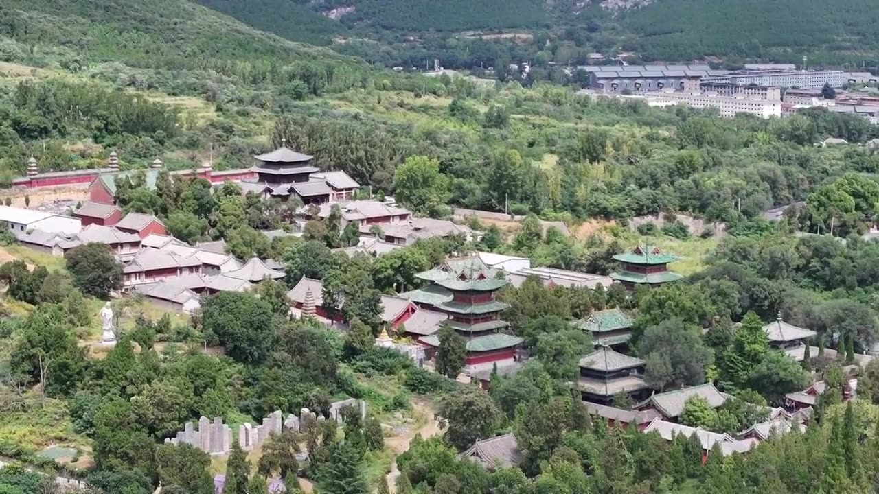 航拍河南省郑州市嵩山少林寺景区视频下载