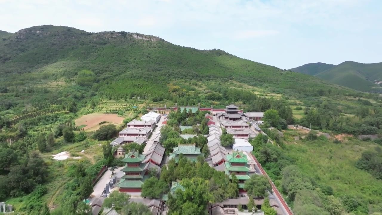 航拍河南省郑州市嵩山少林寺景区视频素材