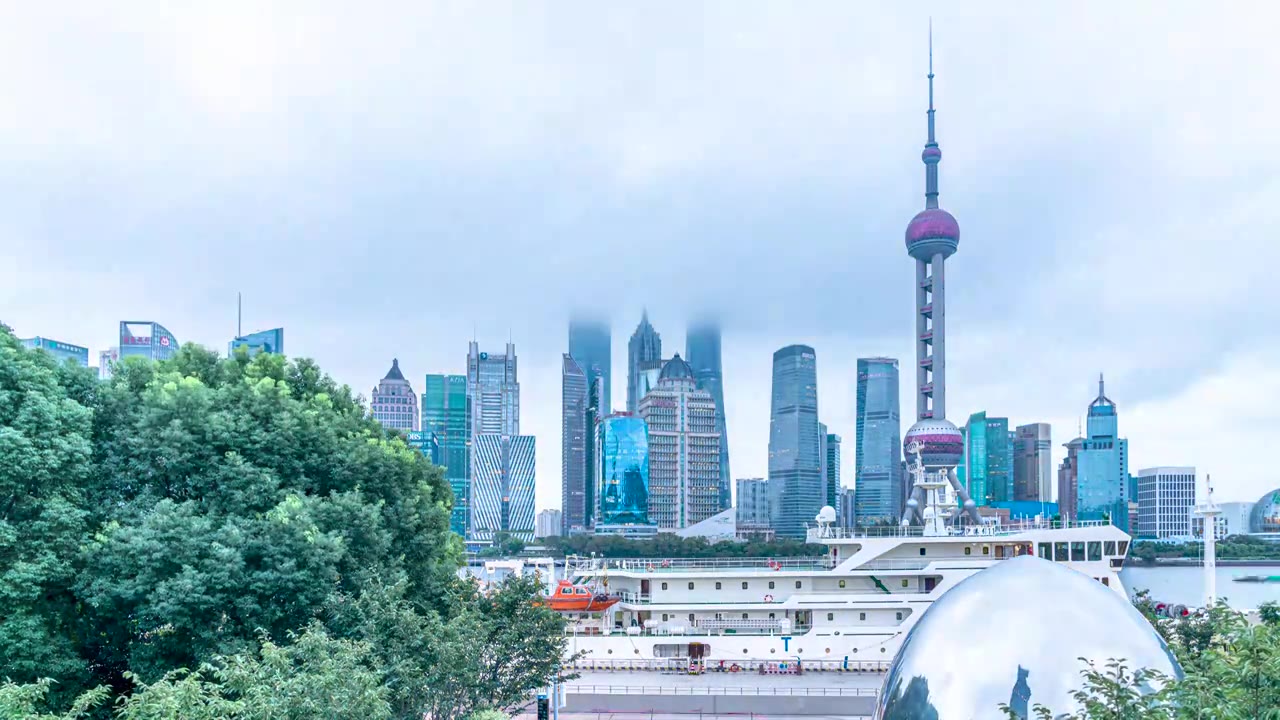 台风天的上海北外滩陆家嘴CBD城市天际线风起云涌视频素材