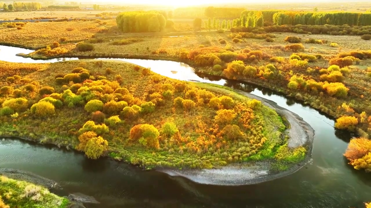 航拍内蒙古扎敦河湿地秋色视频素材画面3