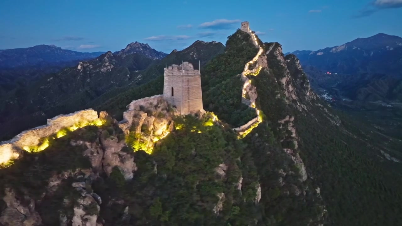 航拍司马台长城夜景照明视频素材