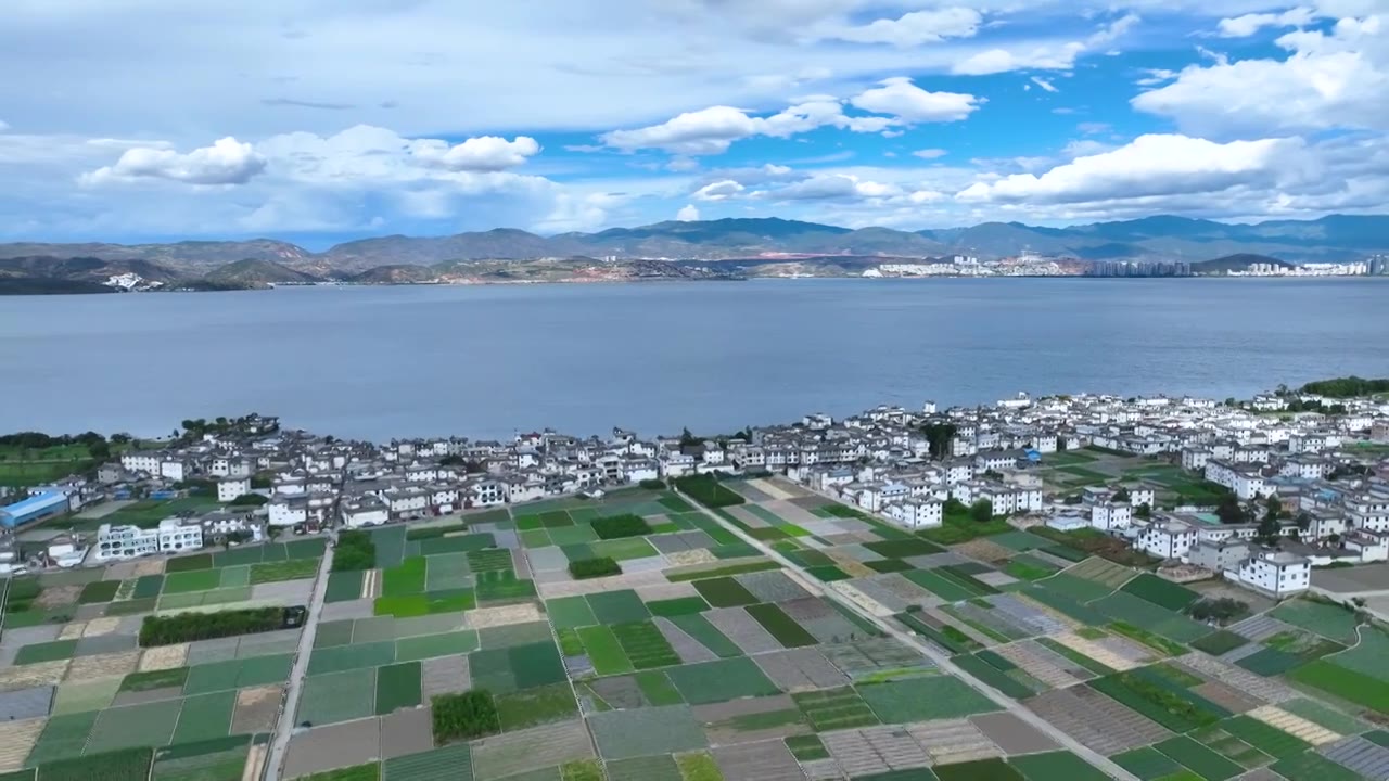 航拍云南旅游大理洱海农田村庄田园风景视频素材