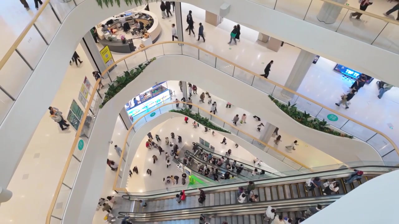 上海荟聚商场购物中心人流视频素材画面4