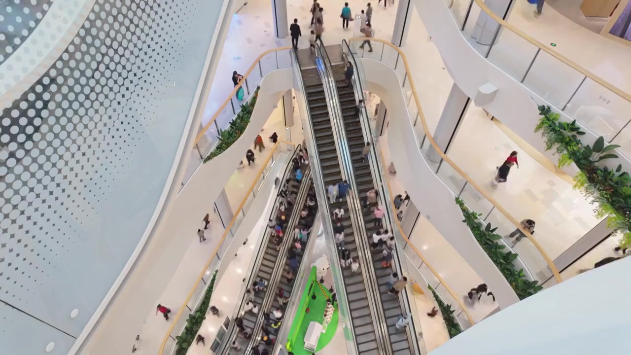 上海荟聚商场购物中心人流视频素材画面4