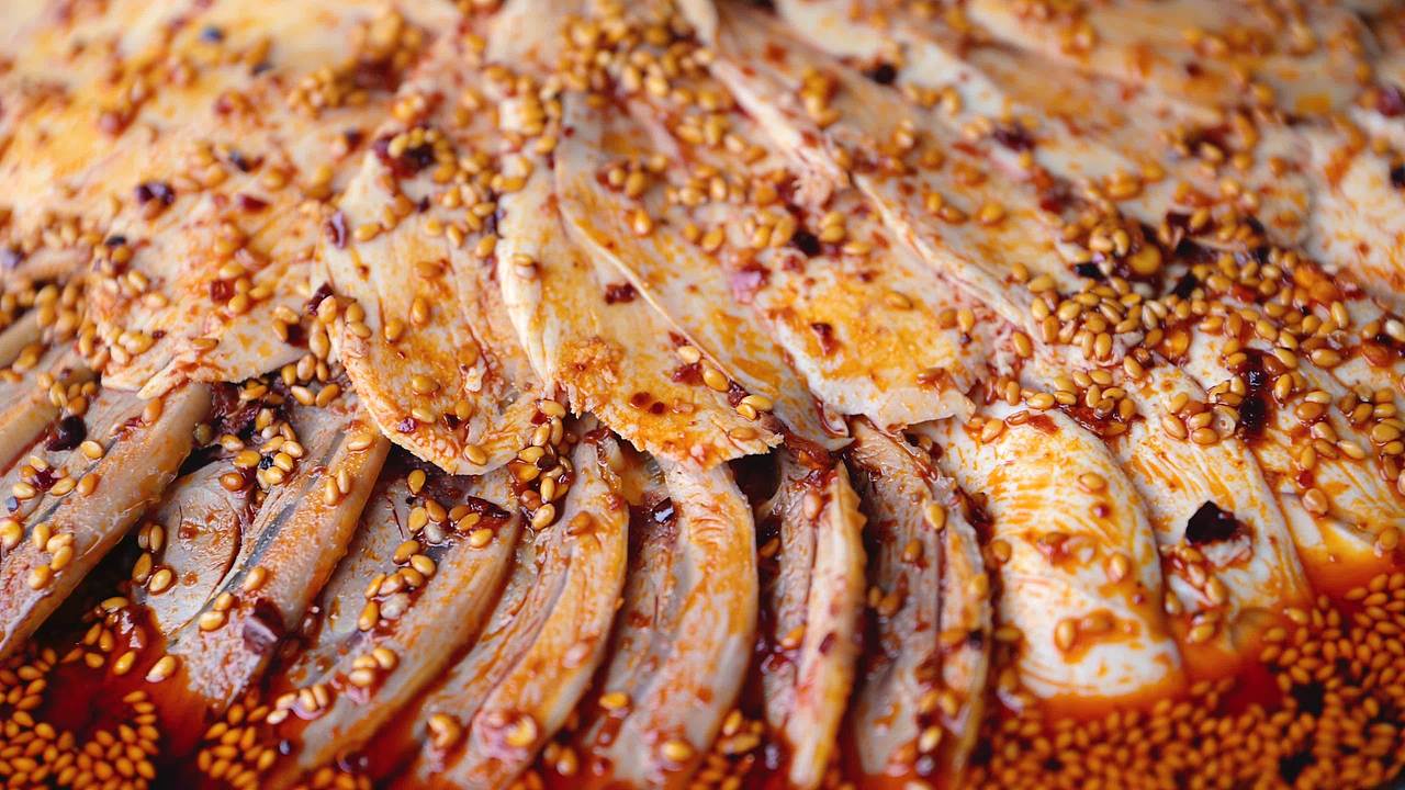四川名菜荥经棒棒鸡非遗美食椒麻鸡视频素材画面3