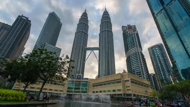 吉隆坡双子塔Kuala Lumpur City Centre视频素材