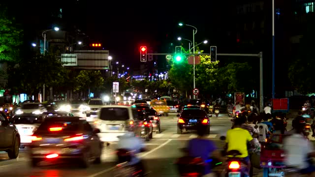 广西钦州市城市街道十字路口交通车流延时视频素材