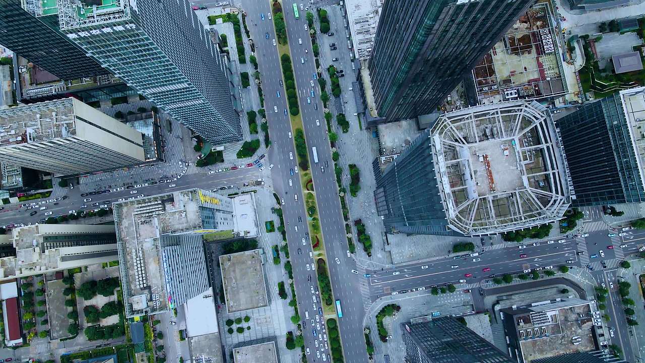 大气航拍俯视建筑高端商务写字楼城市车流视频素材画面4