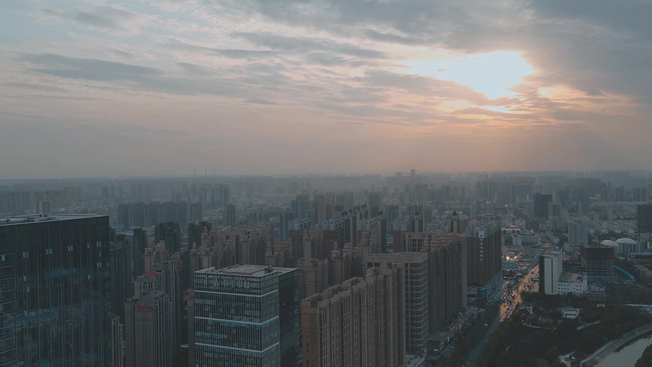 唯美电影风格郑州正弘城夕阳航拍视频素材画面4