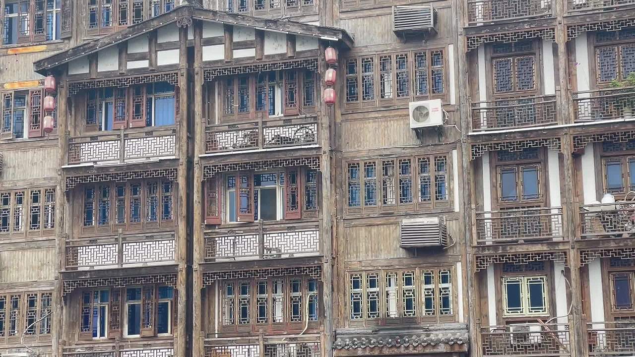 古镇建筑楼阁居民楼变焦视频素材画面1