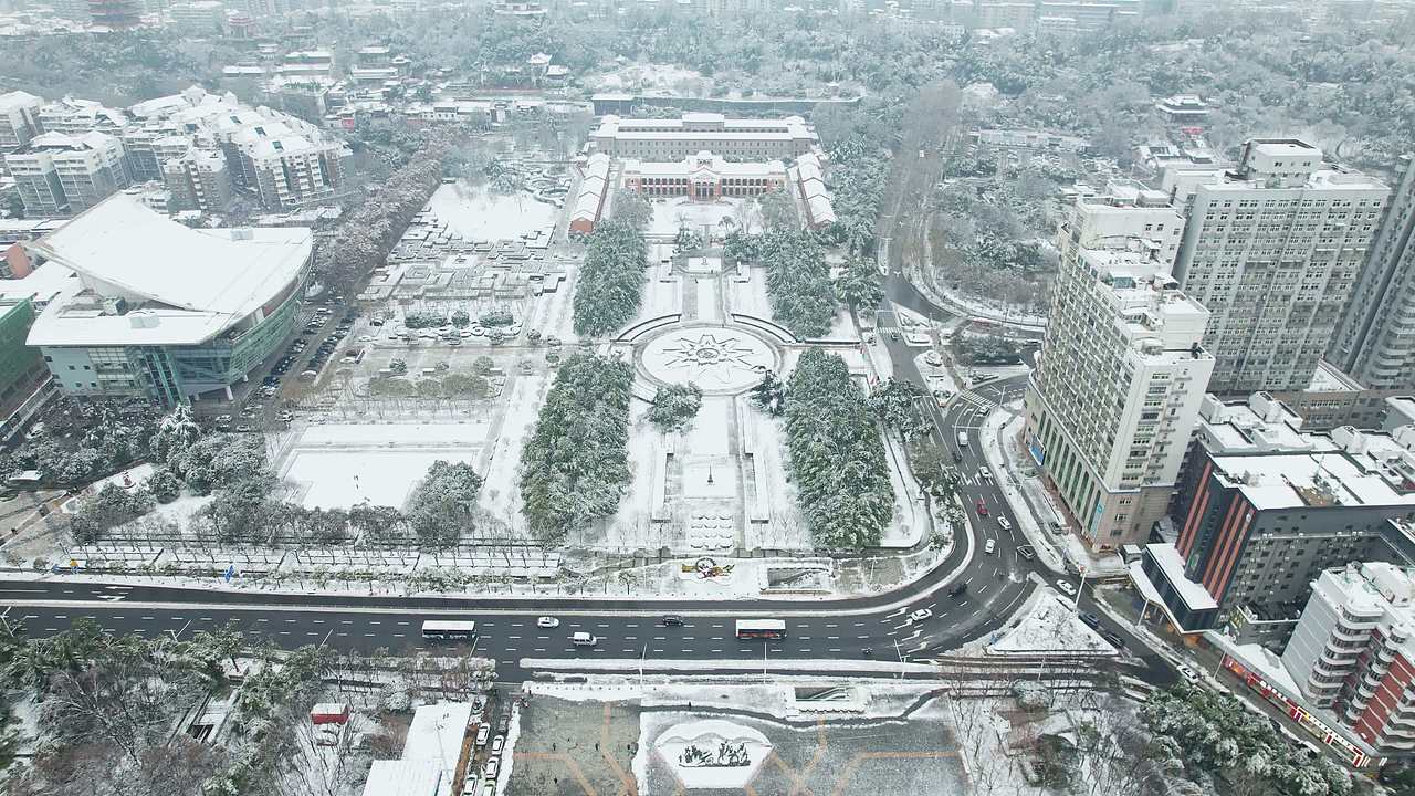 4k武汉首义广场辛亥革命博物馆航拍雪景视频素材画面2