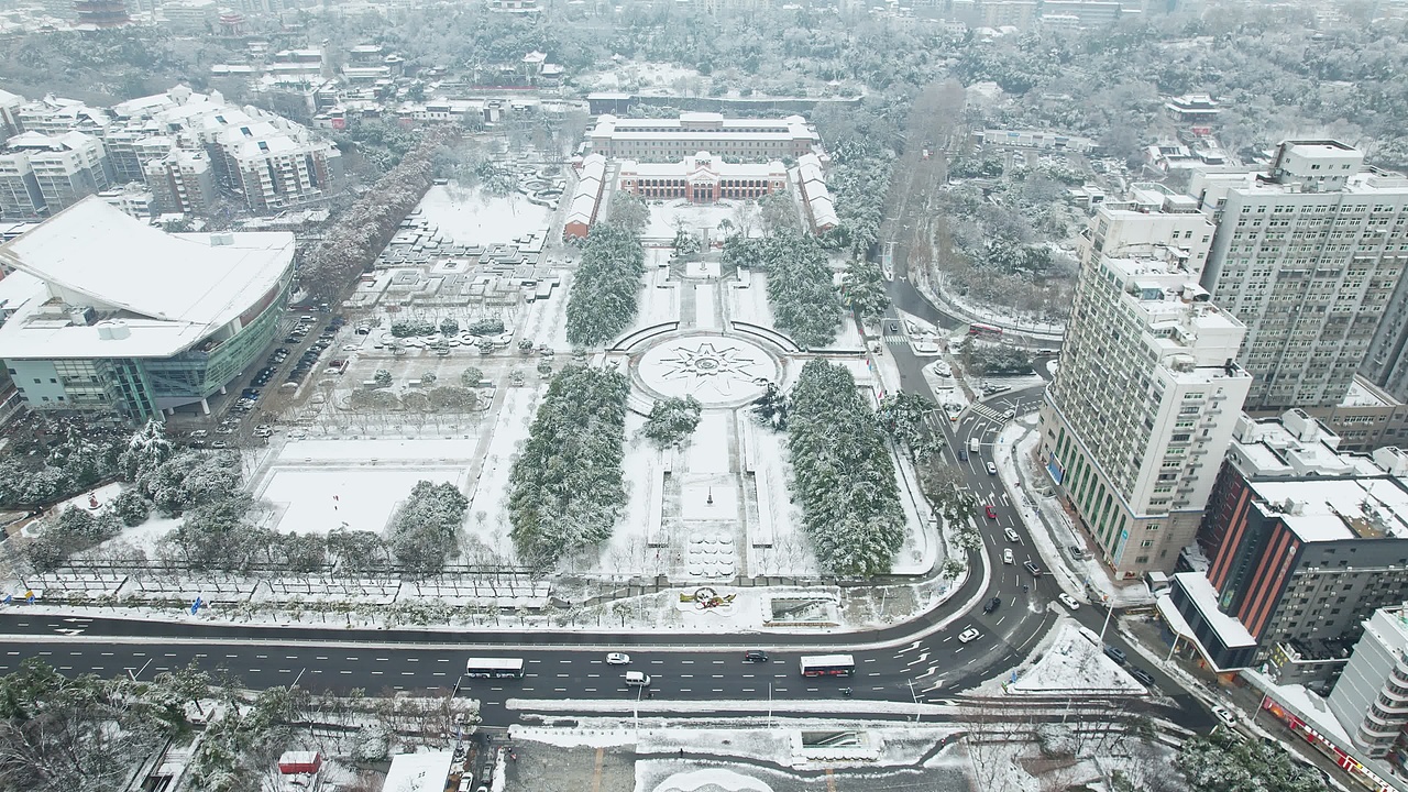 4k武汉首义广场辛亥革命博物馆航拍雪景视频素材画面3