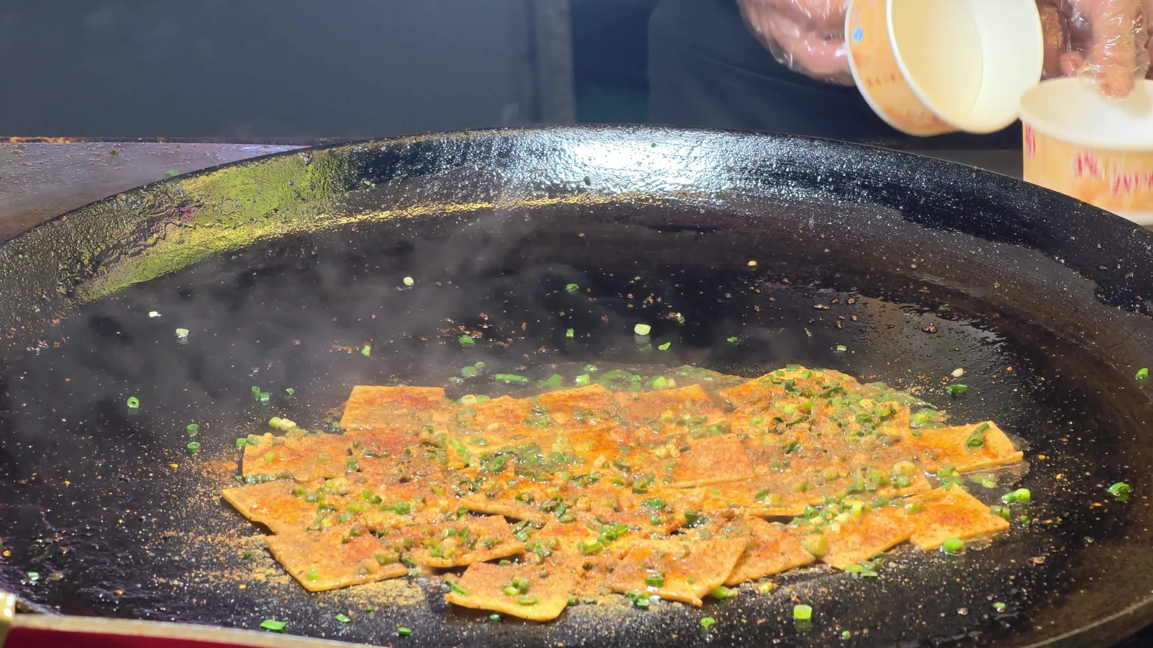 铁板美食烹饪视频素材画面2