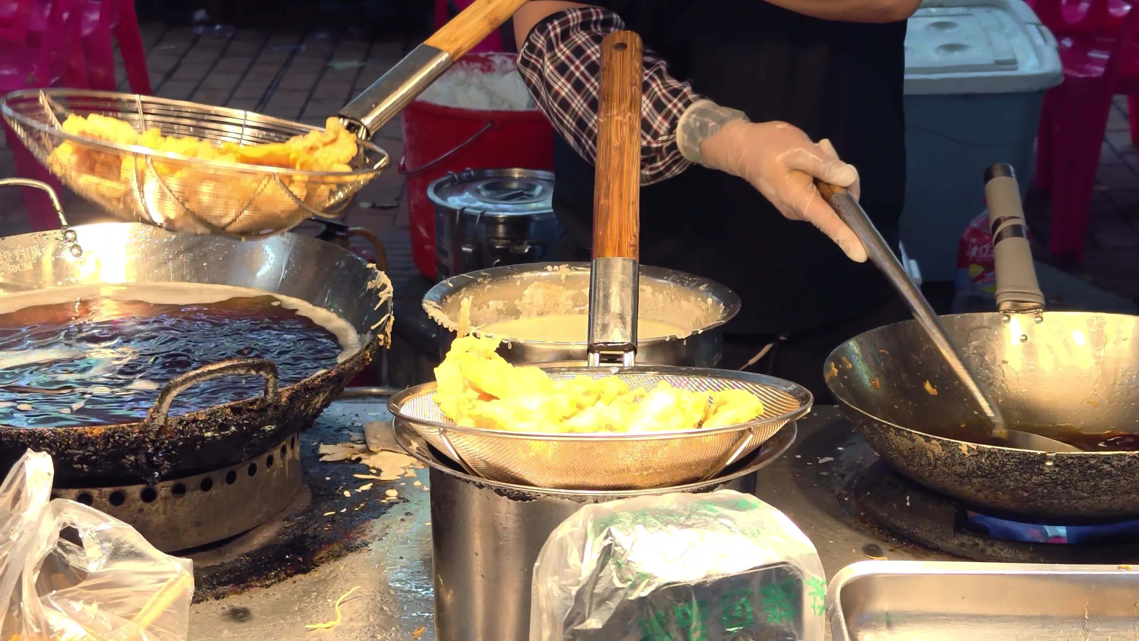 街头美食烹饪视频素材画面2