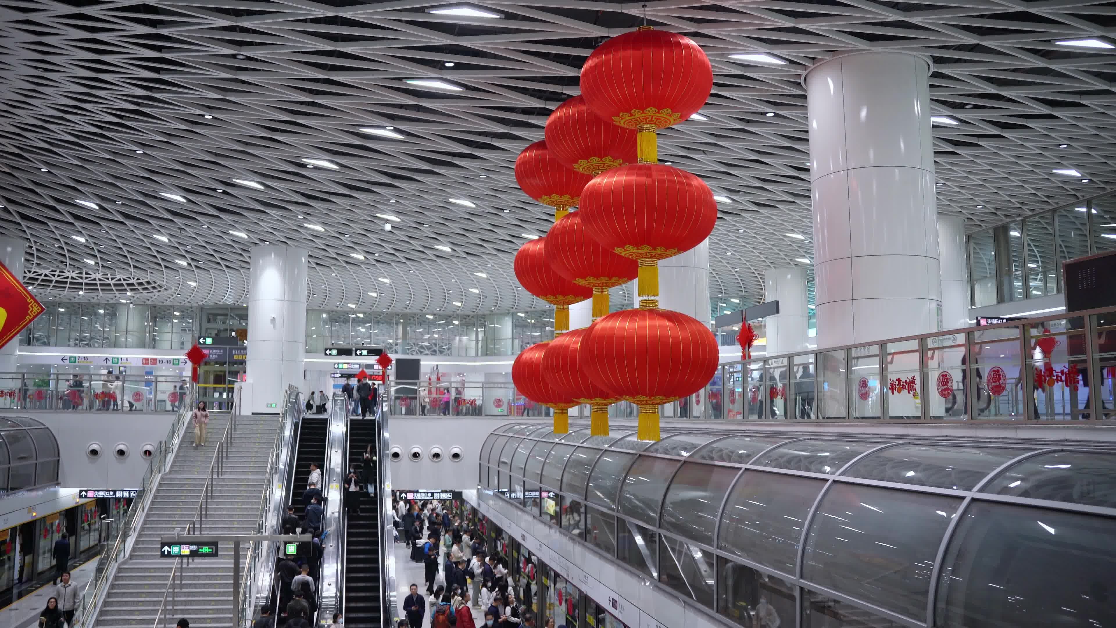 岗厦北地铁站灯笼视频素材画面2