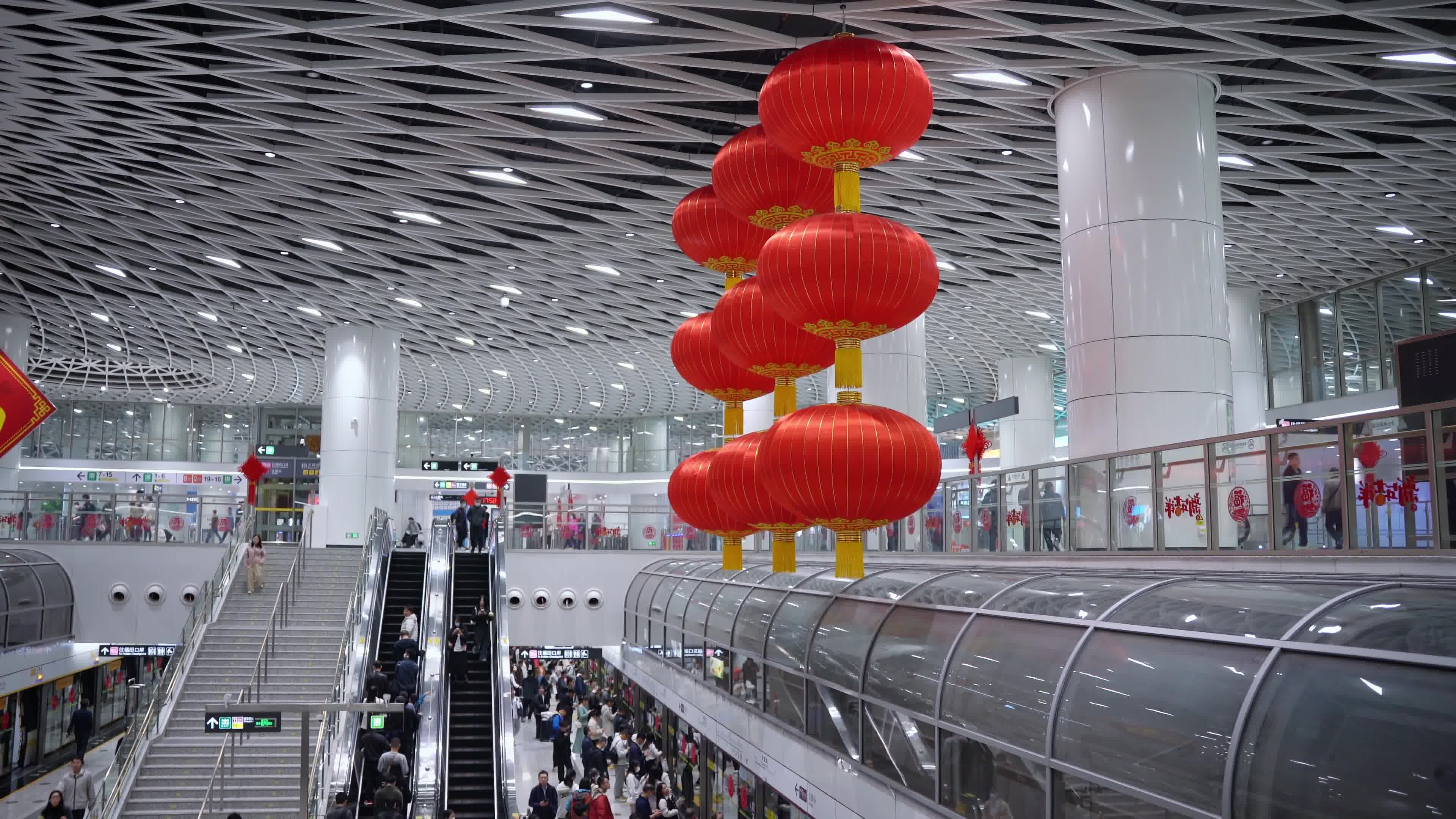 岗厦北地铁站灯笼视频素材画面3