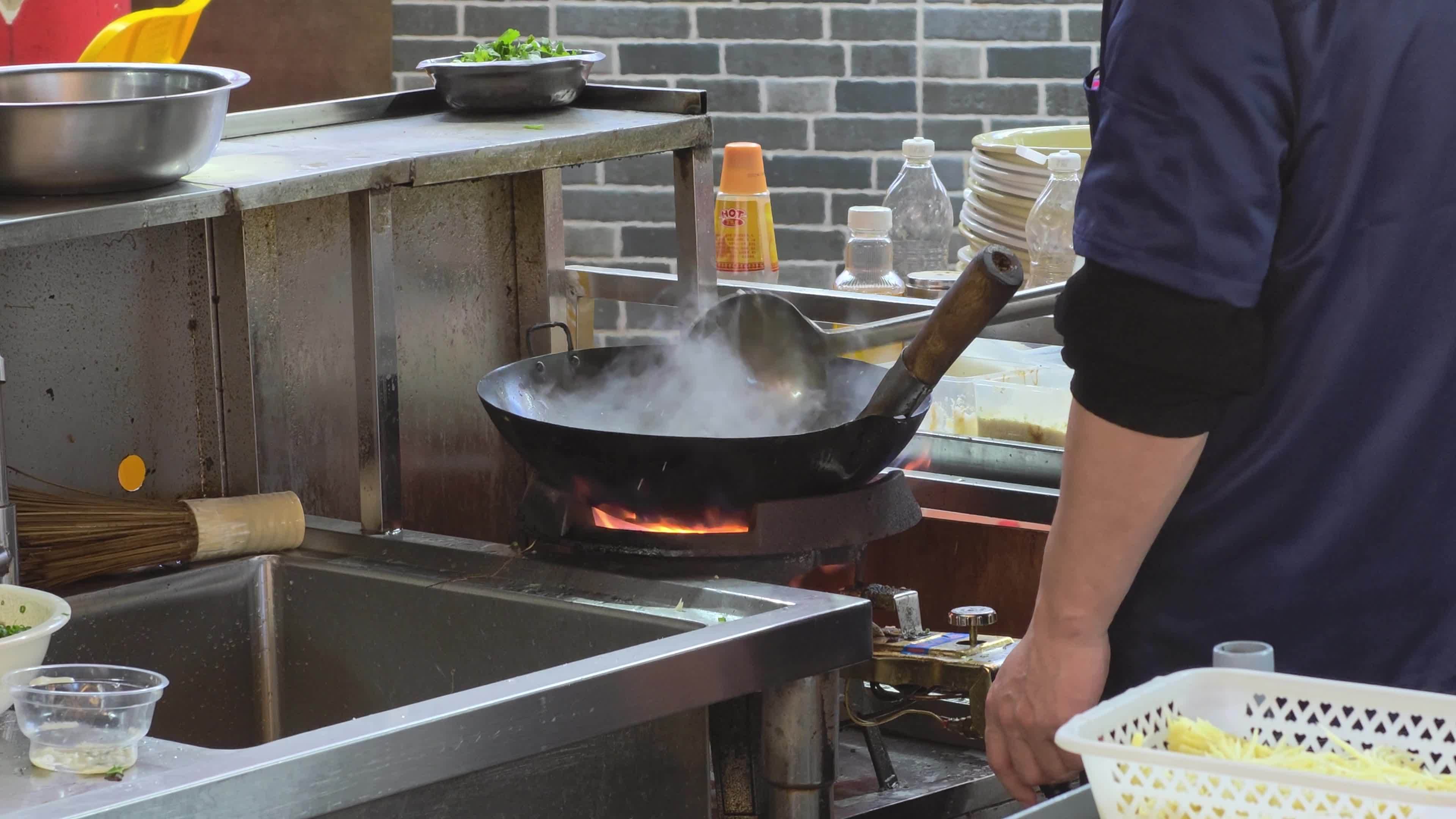 火焰烹饪美食视频素材画面2