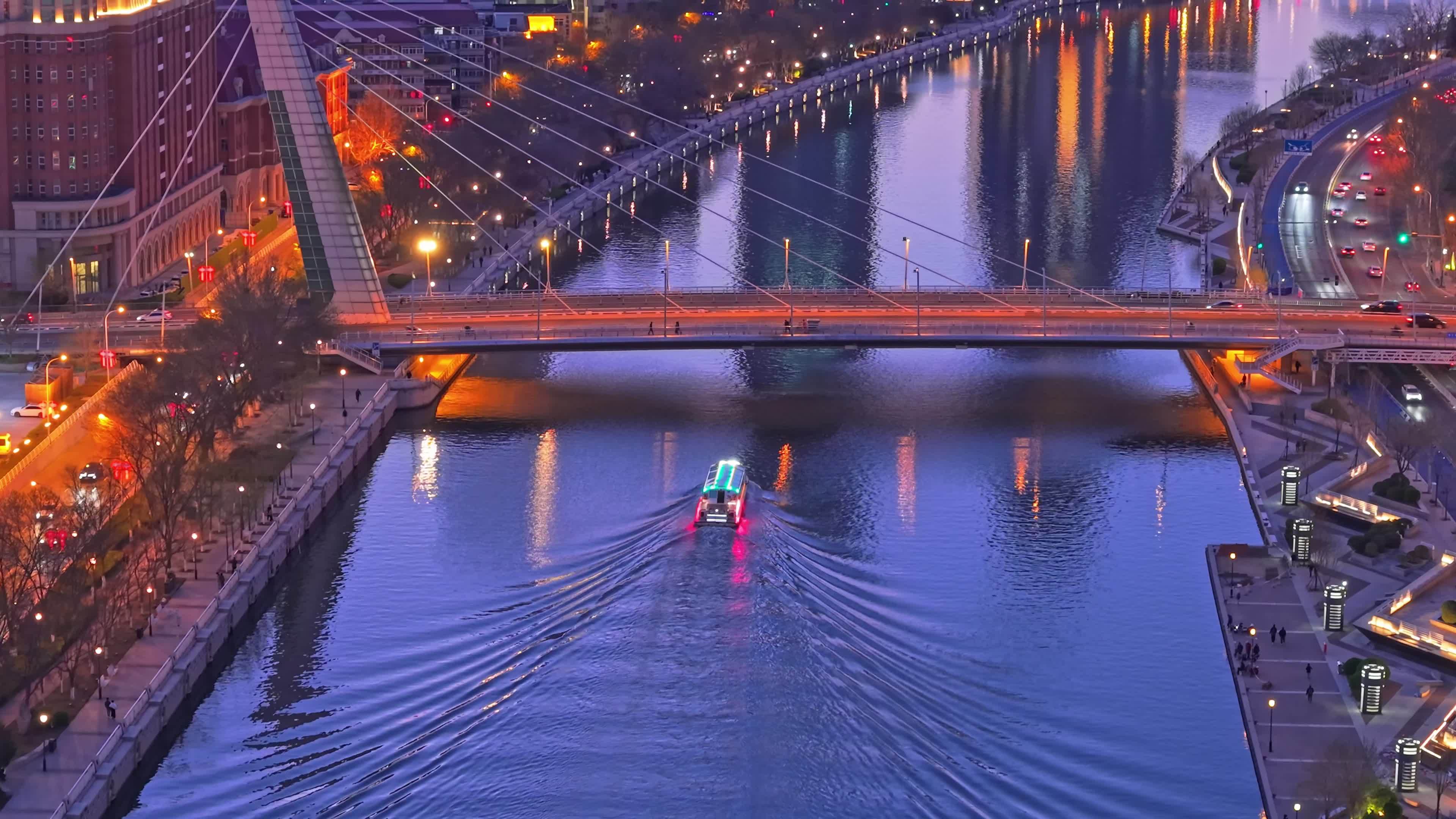 天津海河游船城市风光夜景航拍视频素材画面1