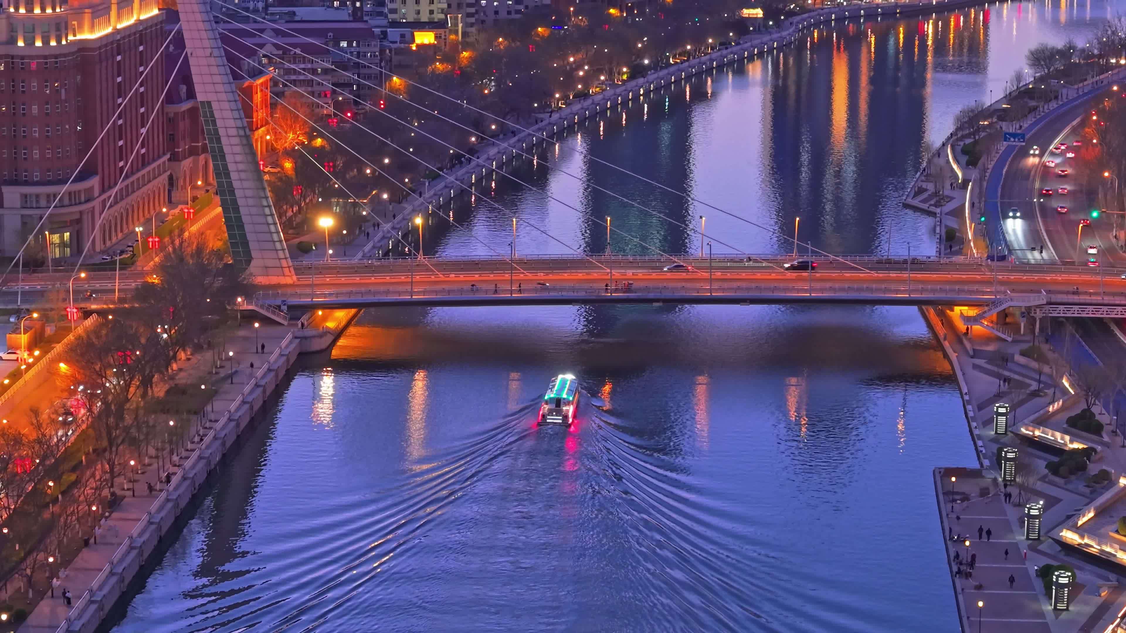 天津海河游船城市风光夜景航拍视频素材画面3